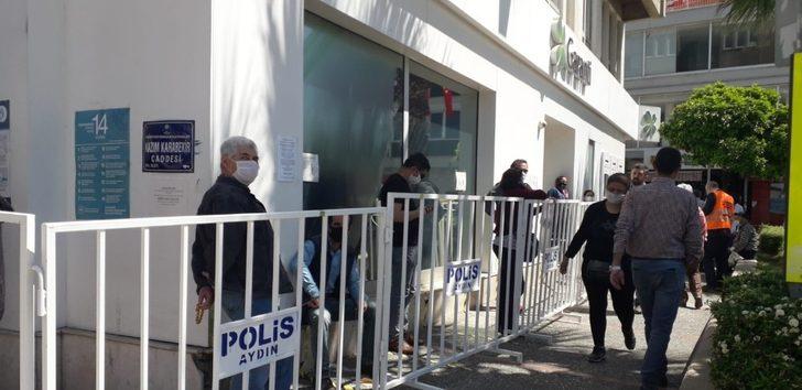 4 gün sonra banka ve PTT şubelerinde uzun kuyruklar oluştu G2