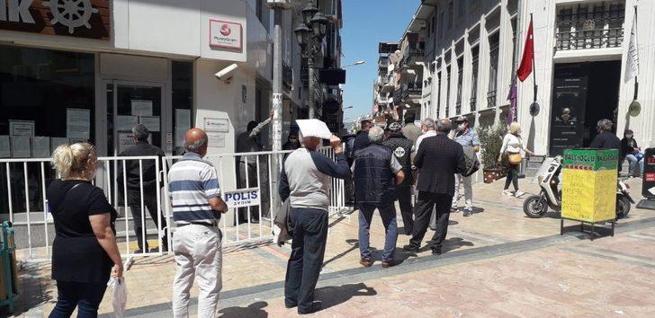 4 gün sonra banka ve PTT şubelerinde uzun kuyruklar oluştu G5