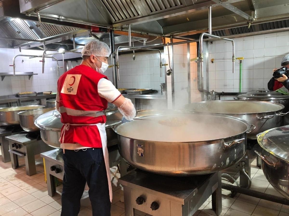 T&uuml;rk Kızılay Bursa iftar bereketini paylaşıyor