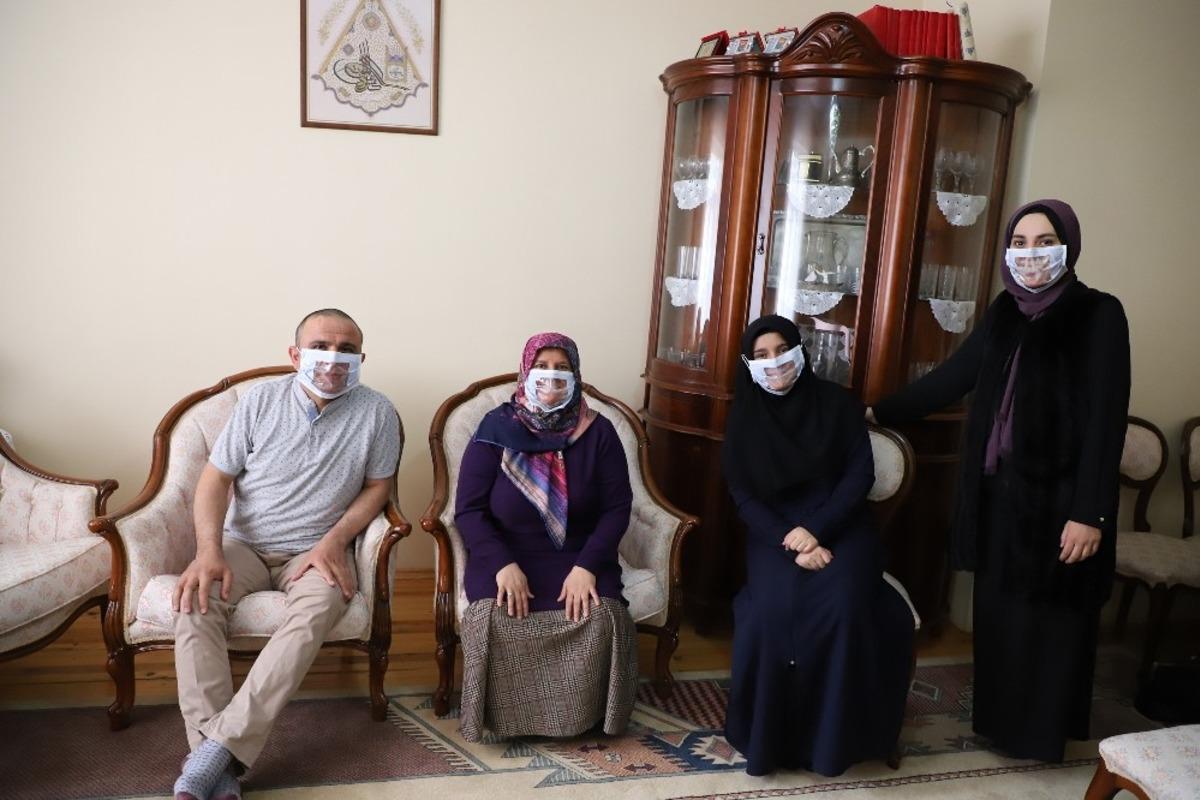 Konya B&uuml;y&uuml;kşehir&rsquo;den işitme engelliler i&ccedil;in ağız kısmı şeffaf maske
