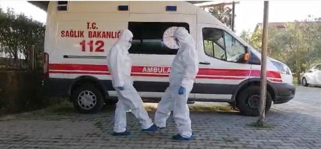 Fethiye’de sağlık çalışanlarından moral dansı