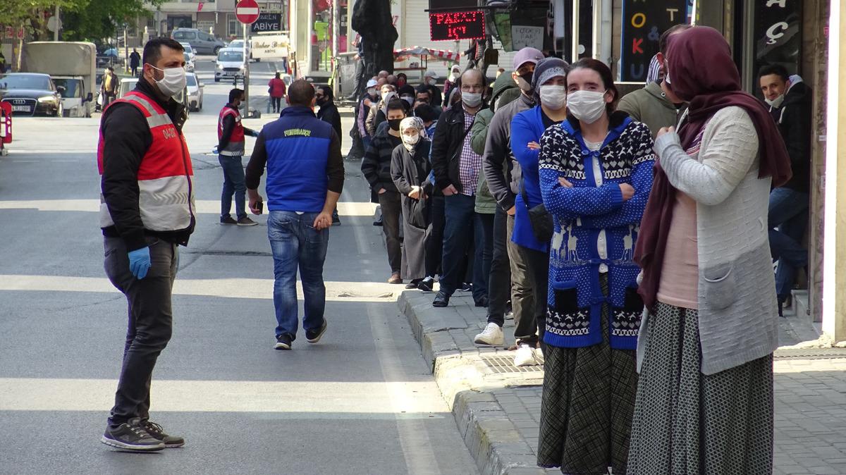 Kuyruğun sonu gelmedi! Polislerden uyarı &uuml;st&uuml;ne uyarı