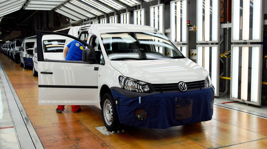 Volkswagen en büyük fabrikasında üretime yeniden başladı