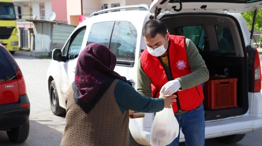 Aksaray Belediyesinden ihtiya&ccedil; sahibi ailelere sıcak yemek ikramı