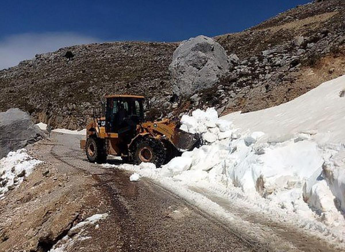 Karla kaplı Dumanlı yayla yolu ulaşıma a&ccedil;ıldı
