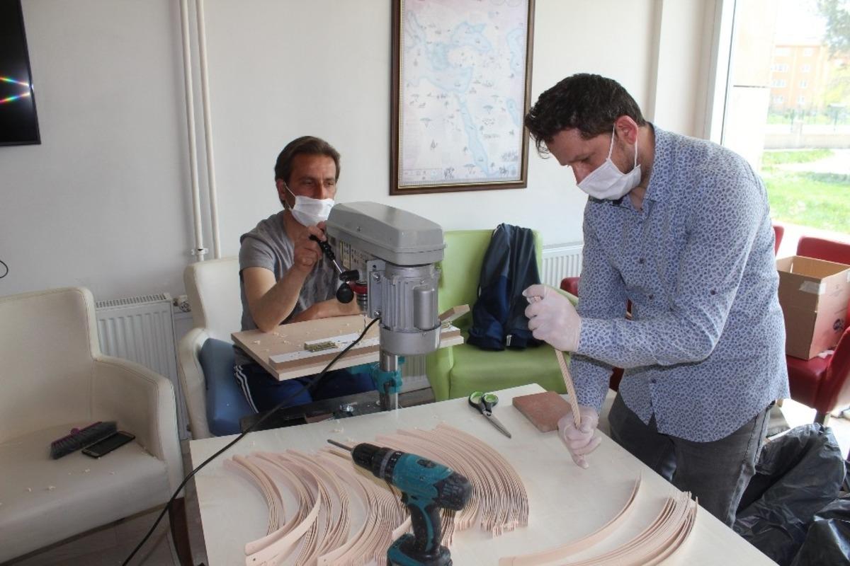 Erzincan Gen&ccedil;lik Merkezi 15 bin adet siperli maske &uuml;retti