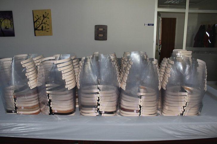 Erzincan Gençlik Merkezi 15 bin adet siperli maske üretti G3