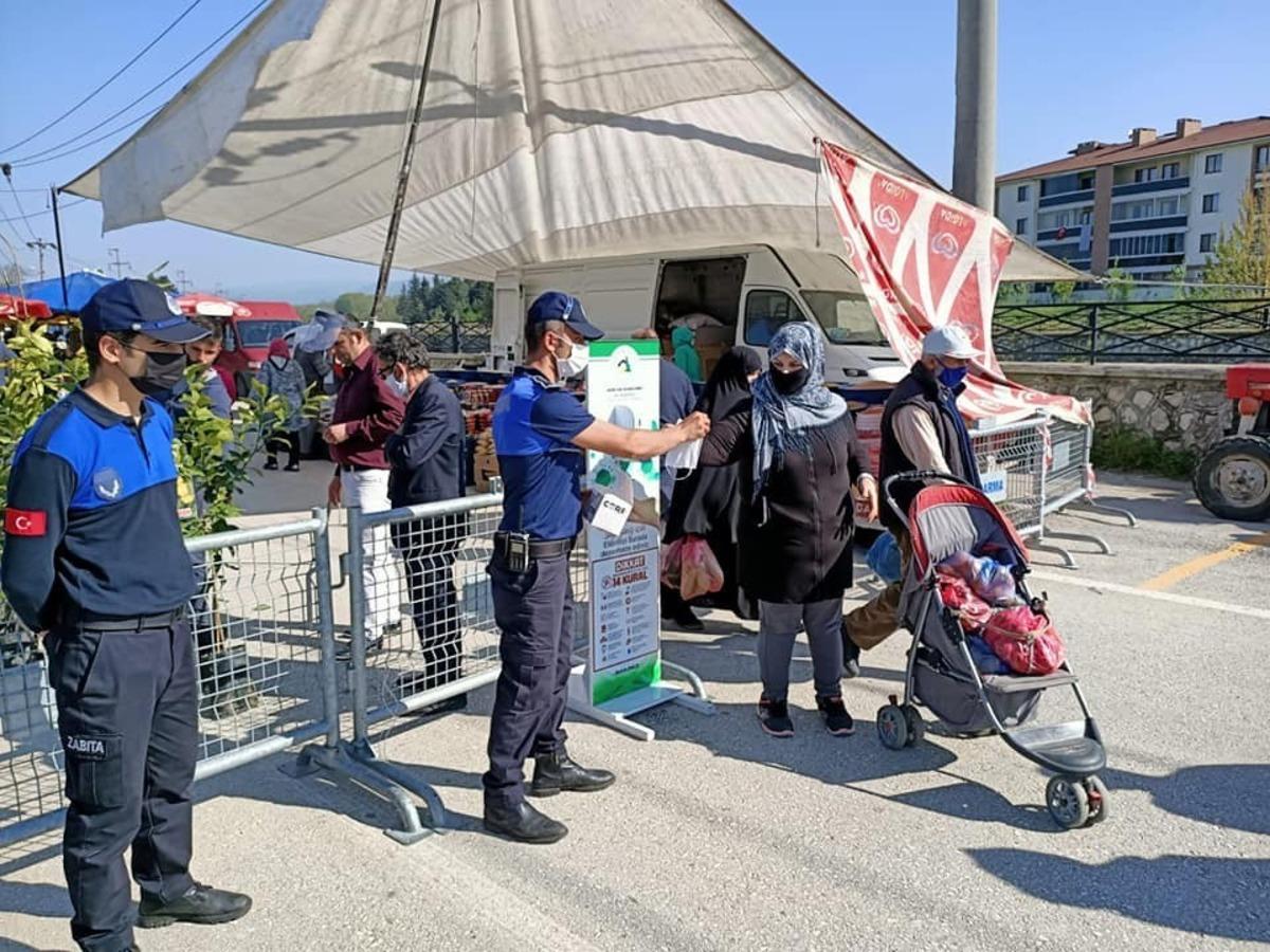 Belediye &uuml;cretsiz maske dağıtımına başladı