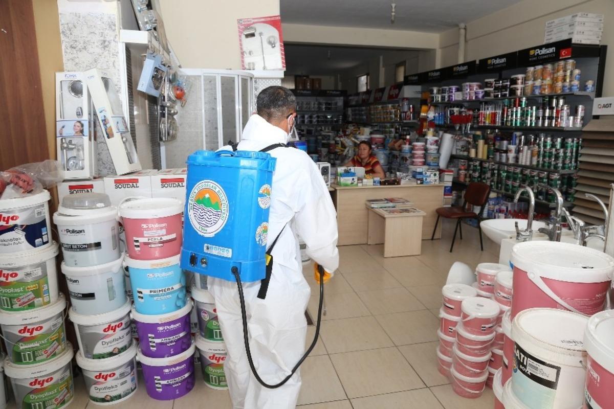 Toroslar&rsquo;da kamuya a&ccedil;ık t&uuml;m alanlar d&uuml;zenli dezenfekte ediliyor