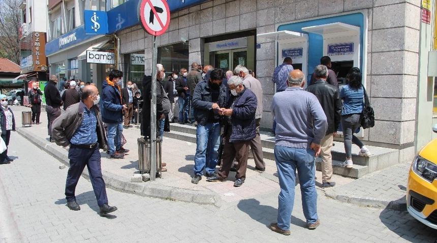 Devrekliler 4 g&uuml;n sonra sokaklara akın ettiler