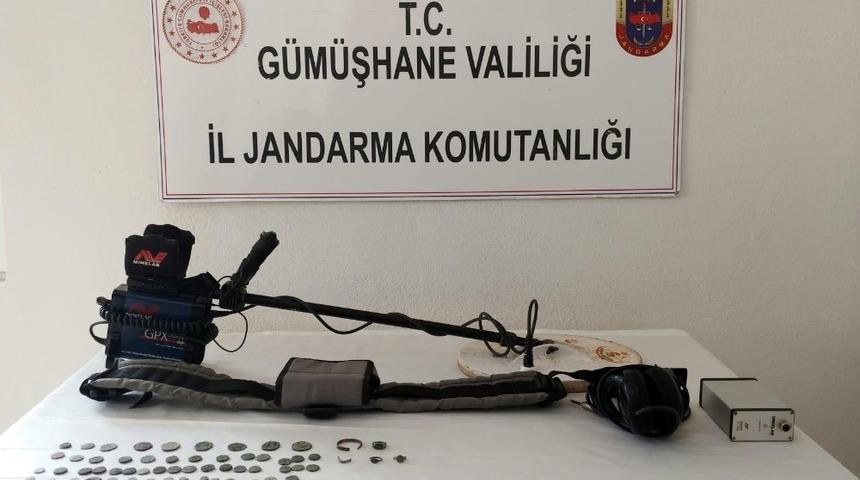 G&uuml;m&uuml;şhane&rsquo;de Jandarma ekipleri 70 adet sikke ele ge&ccedil;irdi
