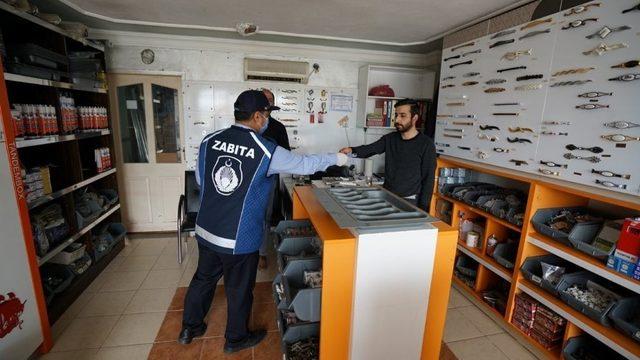 Adıyaman’da maske dağıtımı sürüyor