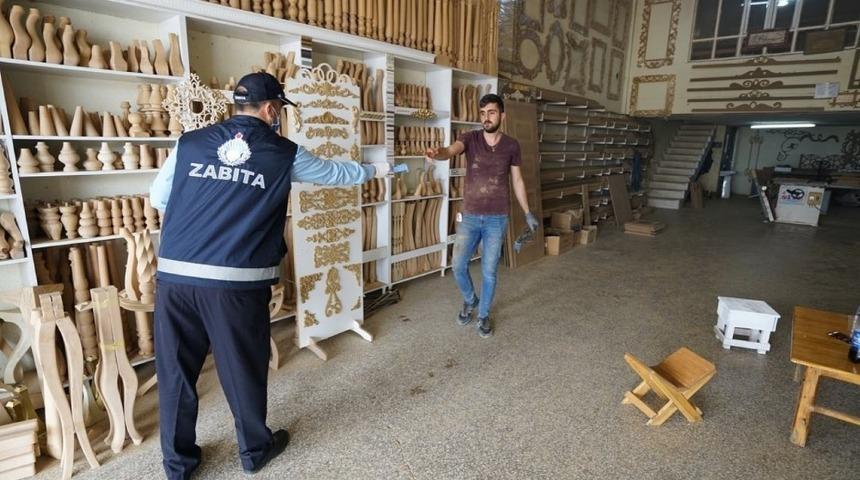 Adıyaman&rsquo;da maske dağıtımı s&uuml;r&uuml;yor