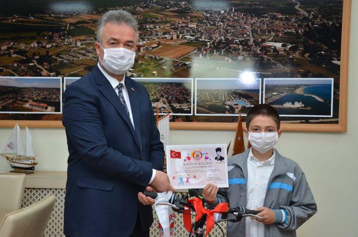 “İstiklal Marşı’nı Ezbere Okuma Yarışması" ödülleri verildi G1