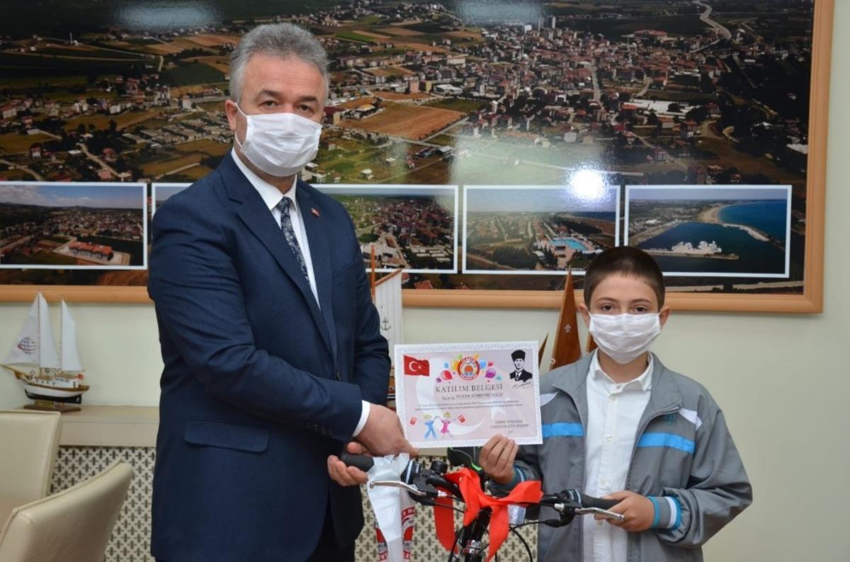 &ldquo;İstiklal Marşı&rsquo;nı Ezbere Okuma Yarışması" &ouml;d&uuml;lleri verildi