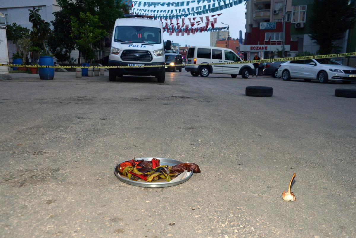 İftar yemeğini eve g&ouml;t&uuml;r&uuml;rken kurşun yağmuruna tuttular