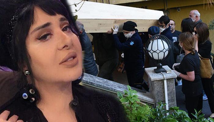 Nur Yerlitaş'ın cenazesi evinden çıkartıldı!  Yakın dostu Sibel Can gözyaşlarına boğuldu