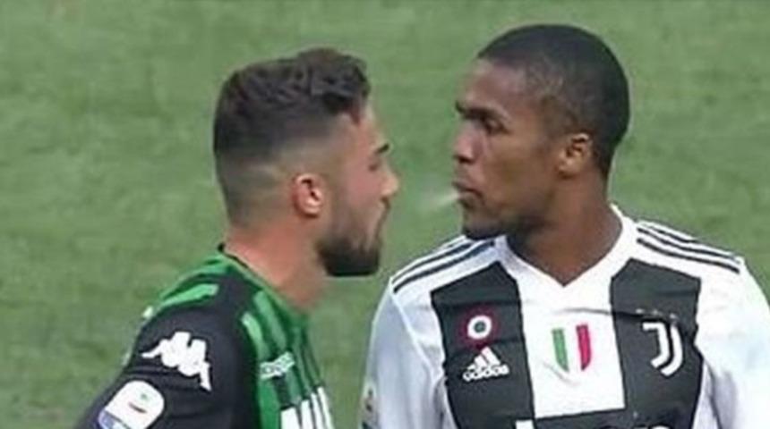 FIFA yöneticisinden "tüküren futbolcuya sarı kart gösterilsin" önerisi