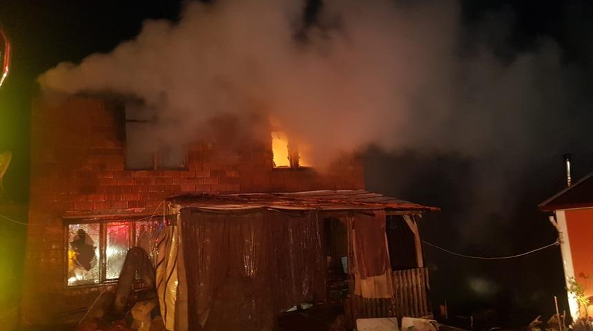 Sakarya'da yangın &ccedil;ıkan evde 9 yaşındaki &ccedil;ocuk &ouml;ld&uuml;