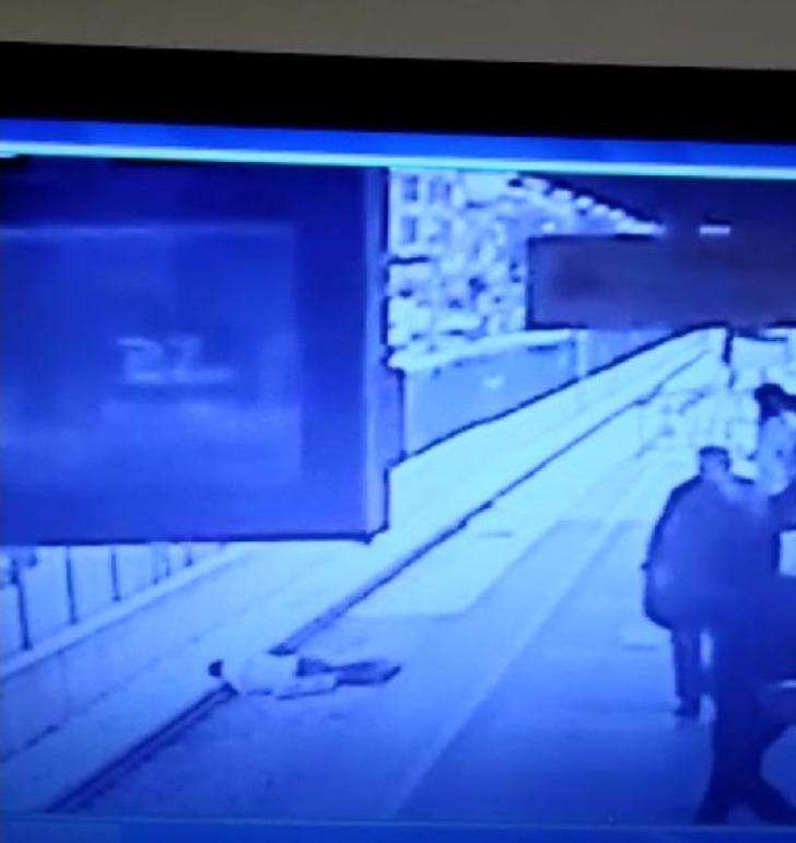 Bursa'da metroda korku dolu anlar! Bayılıp raylara düştü G5