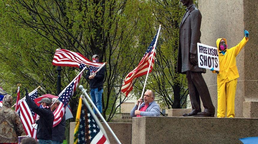 'Evde kal' uygulamasını protesto etti koronavir&uuml;se yakalandı