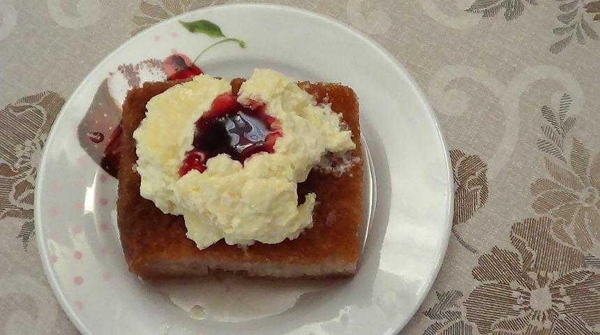 Afyonkarahisar'da ramazanın vazgeçilmez tatlısı: Vişneli ekmek kadayıfı