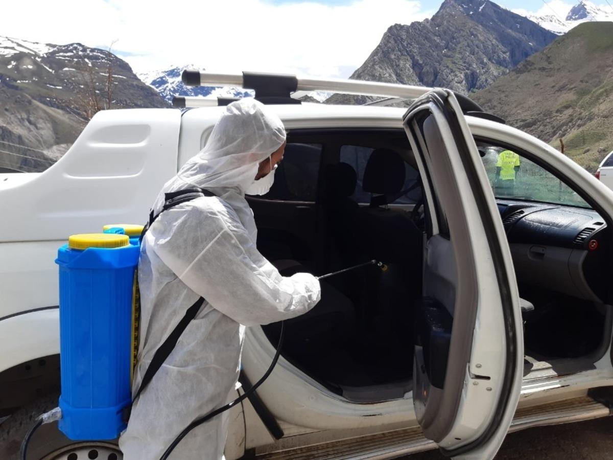 Hakkari&rsquo;de ara&ccedil;lar dezenfekte edildi