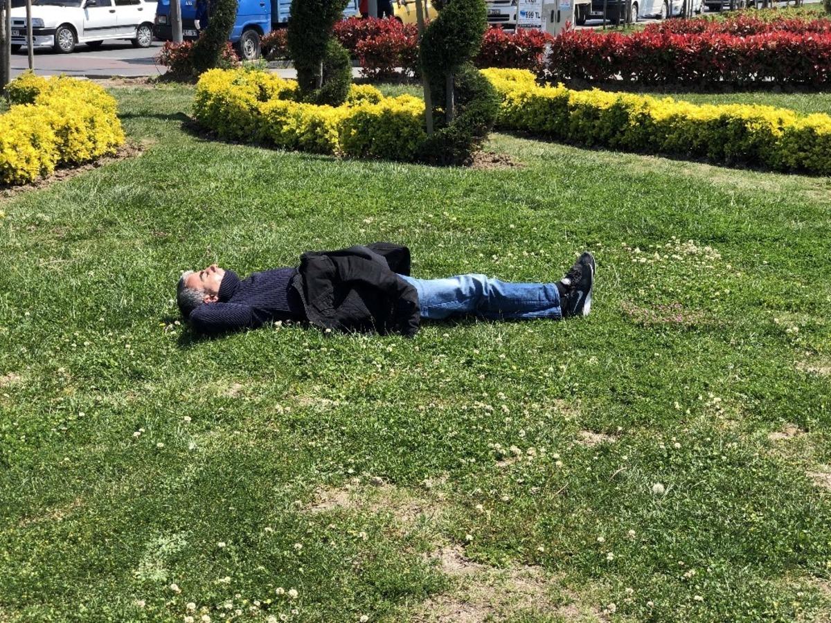 (&Ouml;zel) Uyarıları dilemeyerek dışarı &ccedil;ıkan vatandaş: &ldquo;Bug&uuml;n &ccedil;ok kalabalık, inşallah hep b&ouml;yle olur&rdquo;