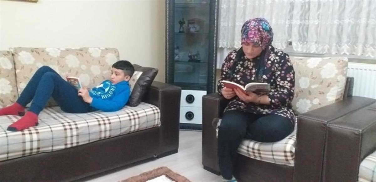 &ldquo;Ardahan Okuyor Projesi&rdquo; evlerde devam ediyor