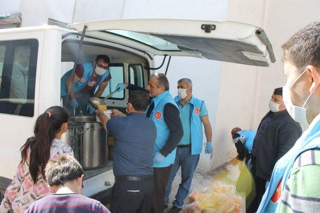 500 kişiye iftar yemeği dağıtılıyor