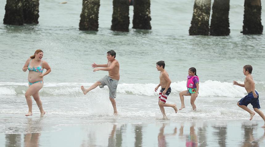 Florida sahilleri koronavir&uuml;s salgını dinlemedi