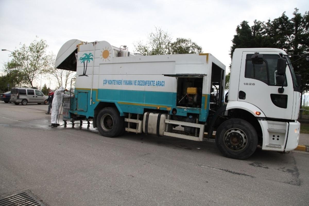 Başiskele&rsquo;de &ccedil;&ouml;p konteynerleri yıkanarak dezenfekte ediliyor