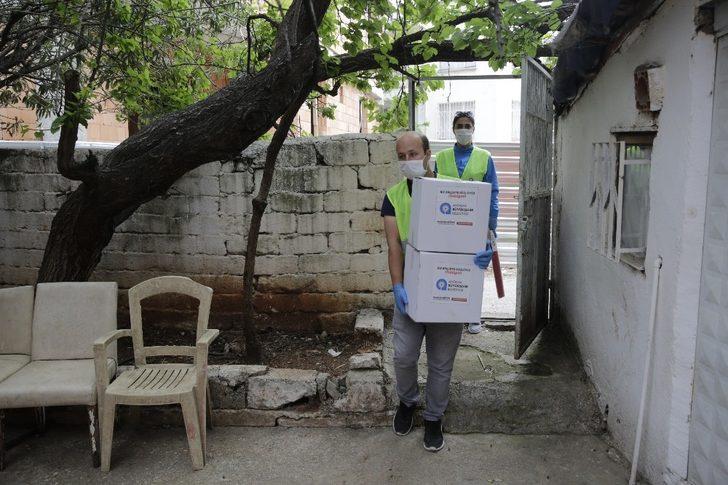 Büyükşehir’in gıda kolileri ihtiyaç sahiplerine ulaşıyor G3