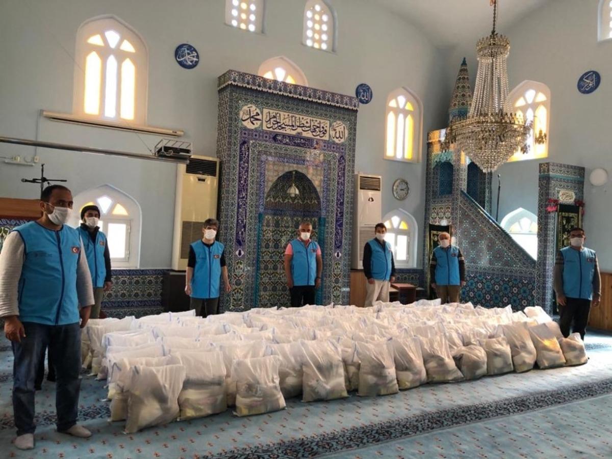 Hayırseverlerle ihtiya&ccedil; sahipleri arasında k&ouml;pr&uuml; oluyorlar