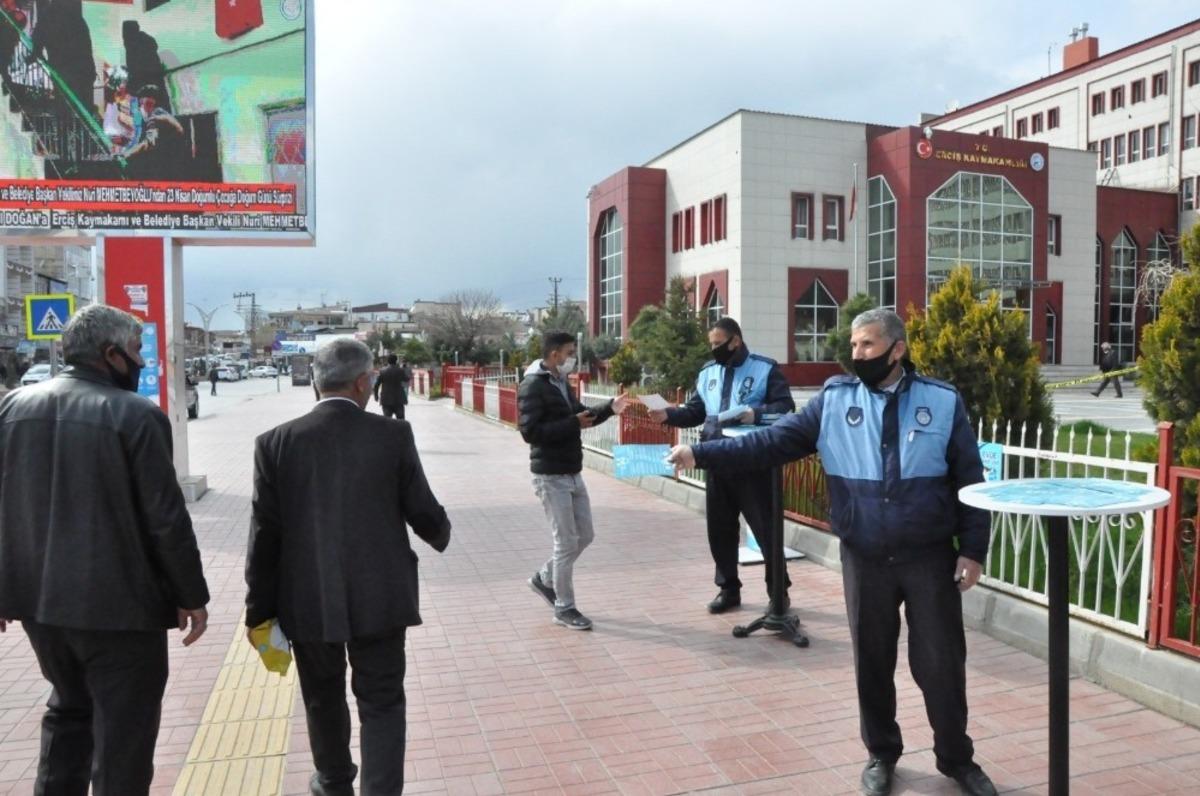 Erciş Belediyesinden korona vir&uuml;s&uuml;ne karşı bilgilendirme &ccedil;alışması