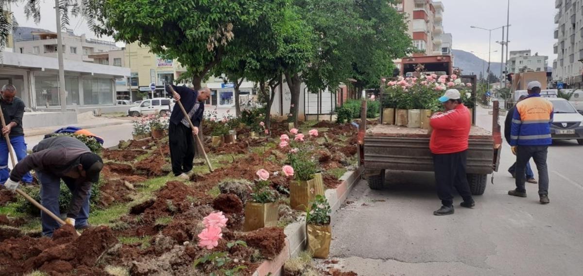 Kozan &ccedil;i&ccedil;ekli karşılamaya hazırlanıyor