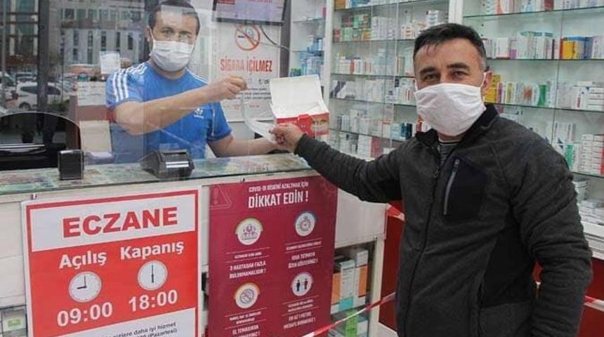 Eczanelerden &uuml;cretsiz maske dağıtımı başladı