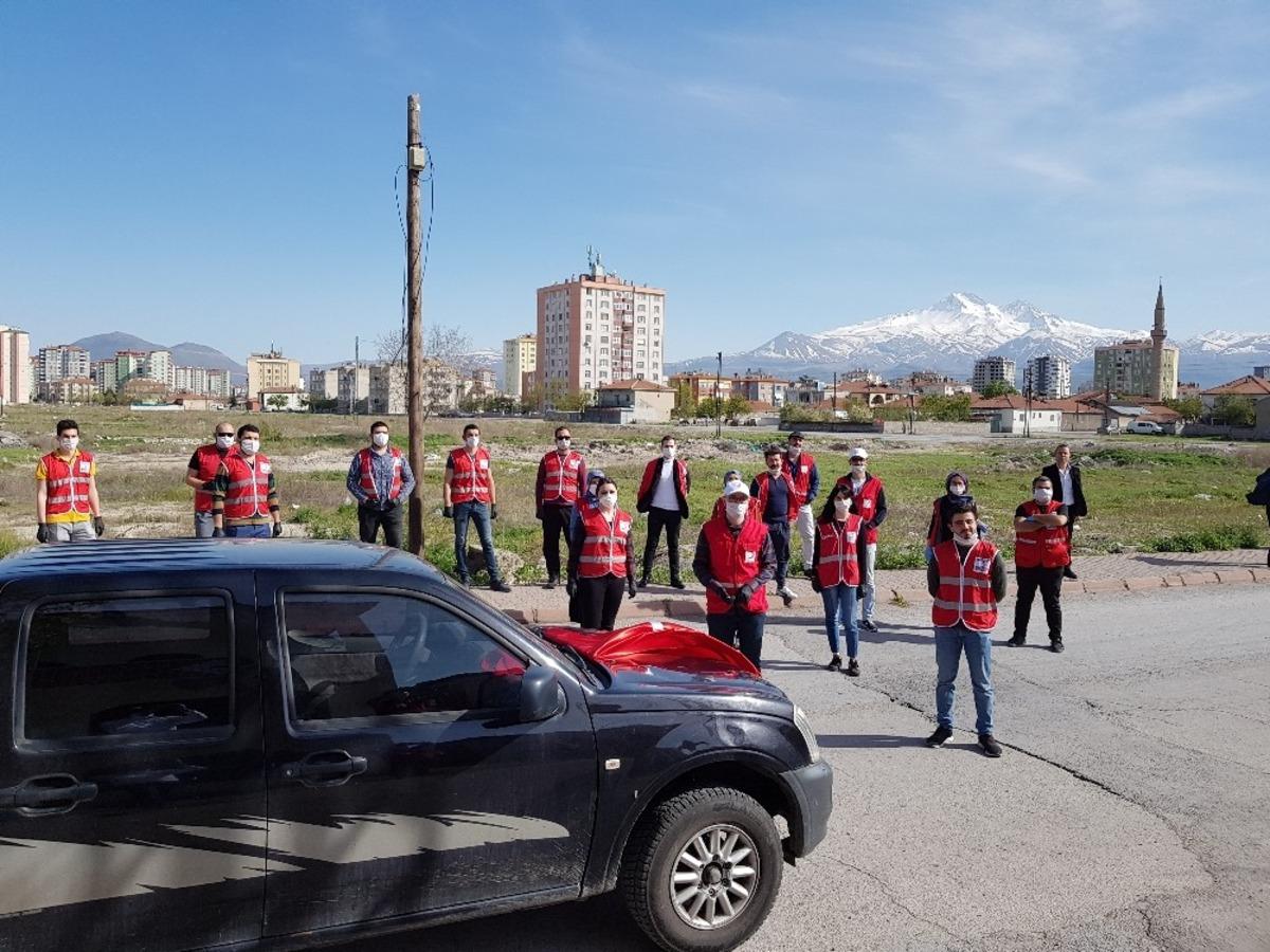 Kızılay, Kayseri&rsquo;de her g&uuml;n 4 bin kişiye yemek dağıtıyor