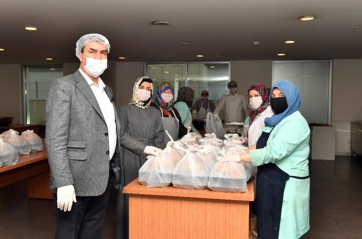 Osmangazi&rsquo;de sıcak yemek dağıtımı başladı
