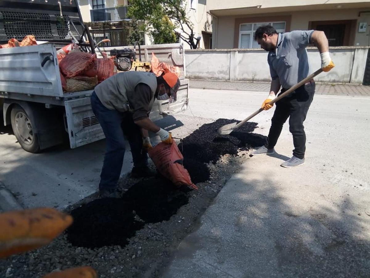 2 mahallede asfalt yama &ccedil;alışması yapıldı