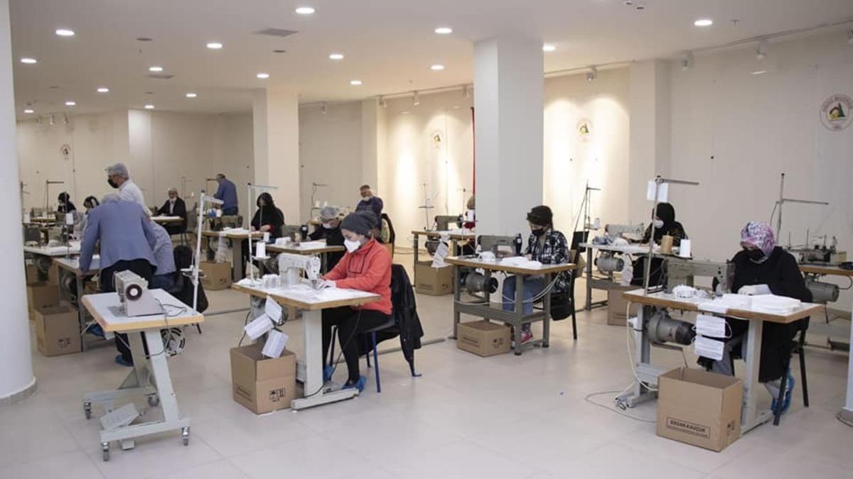 D&uuml;zce&rsquo;de maske &uuml;retimi hızlandı