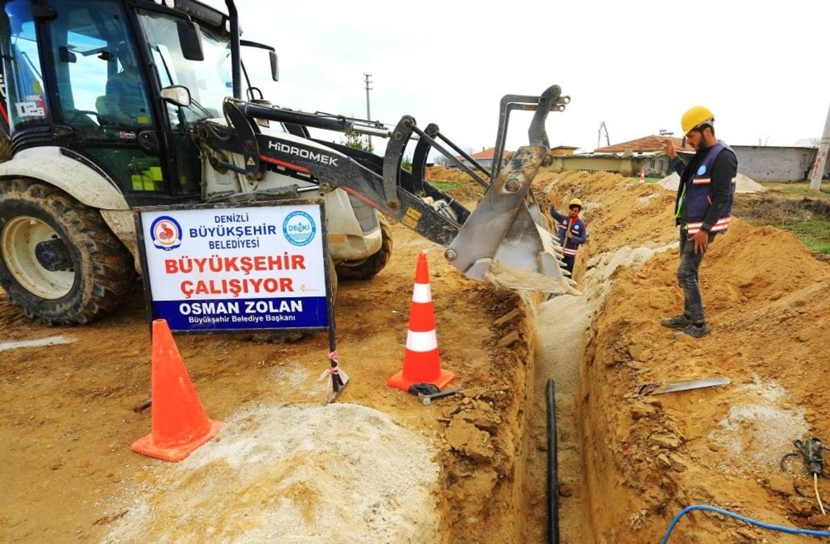 &Ccedil;ivril&rsquo;de 6 bin 300 ton sıcak asfalt d&ouml;k&uuml;ld&uuml;