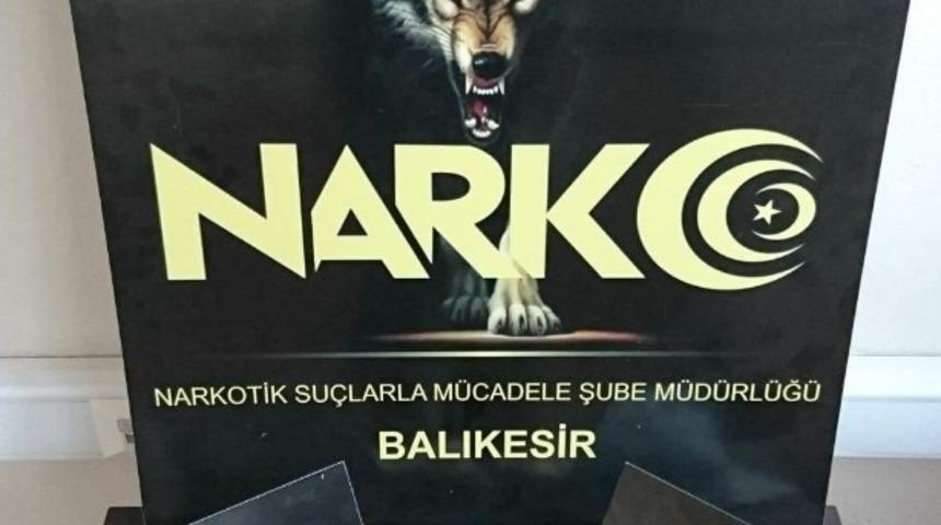 Ara&ccedil; ile uyuşturucu getiren 2 kişiye operasyon