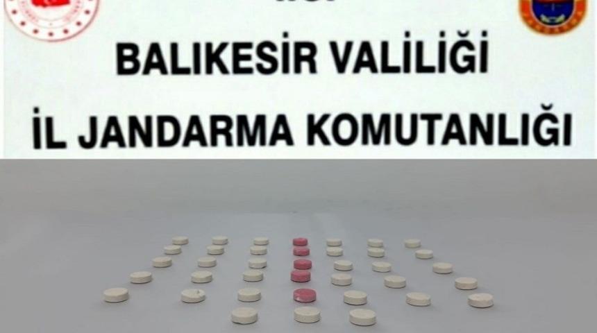 Edremit&rsquo;te jandarmadan uyuşturucu operasyonu