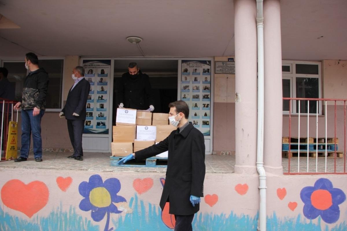 İhtiya&ccedil;lı ailelere 5 bin yardım kolisi ile 320 kilogram kıyma yardımı