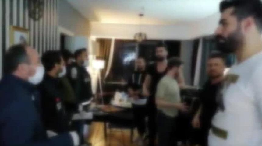 İstanbul’da parti evine baskın! Adnan Oktar'ın programına da katılmışlar