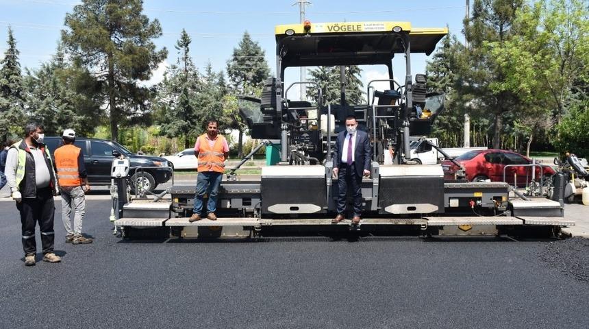 Bağlar&rsquo;da cadde ve sokaklar bazalt asfaltı ile g&uuml;zelleşiyor