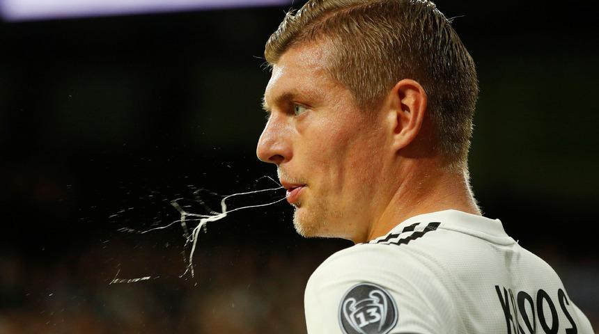 Futbolda yeni dönem: Maçlarda tükürmek yasaklanabilir!