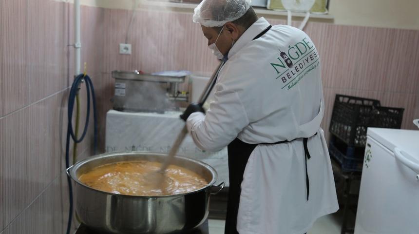 Niğde Belediyesi Ramazan ayı ile yardımlaşmayı hızlandırdı