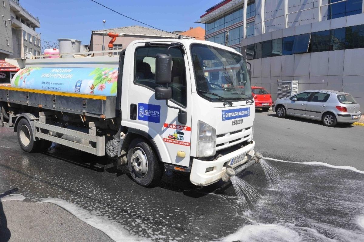 Ey&uuml;psultan&rsquo;da korona vir&uuml;s temizliği devam ediyor